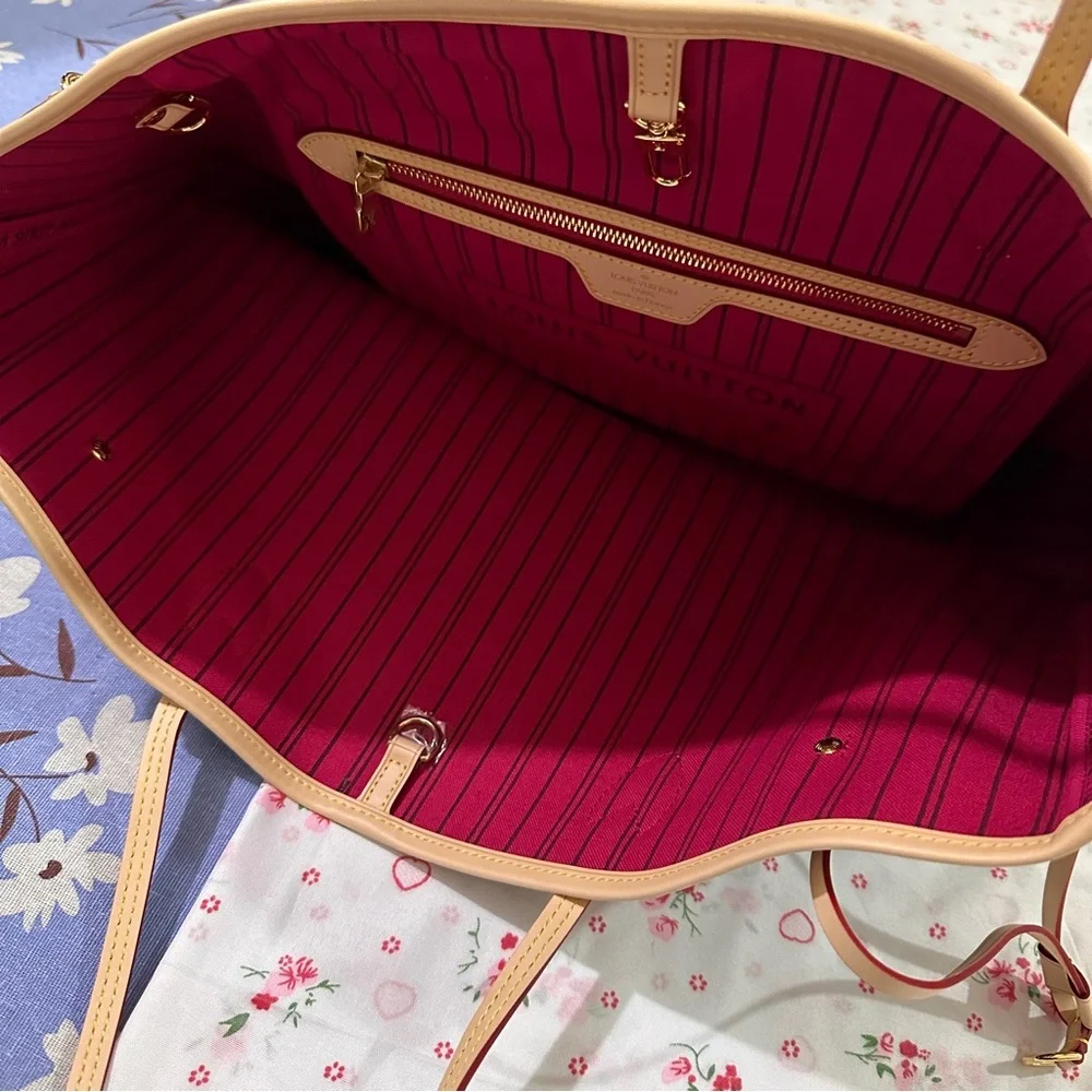 Louis Vuitton Neverfull Medium Shopping Bag (Fuchsia Lined) - Picture 3 of 6